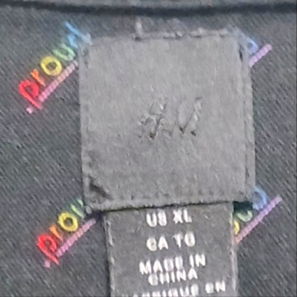 ❤4/$12 H & M Patterned Resort Shirt - Picture 4 of 4